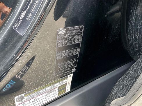 Used 2025 Land Rover Discovery Dynamic SE AWD/4WD image 32