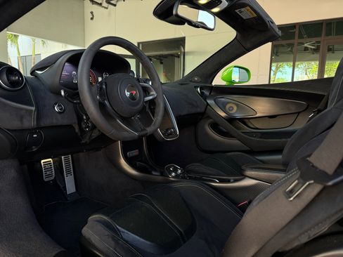 Used 2018 McLaren 570S Spider image 29