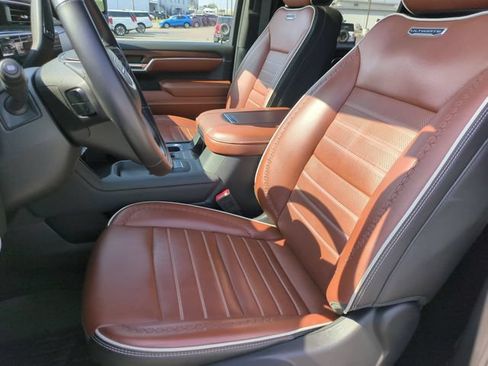 Used 2024 GMC Sierra 3500 Denali Ultimate AWD/4WD image 15