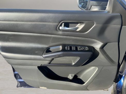 Used 2022 Nissan Pathfinder SV FWD image 13