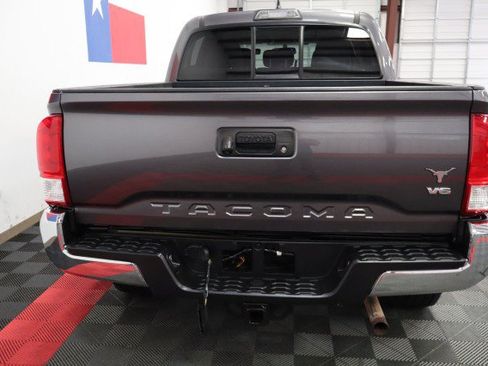 Used 2017 Toyota Tacoma SR5 w/ Tow Package RWD image 20