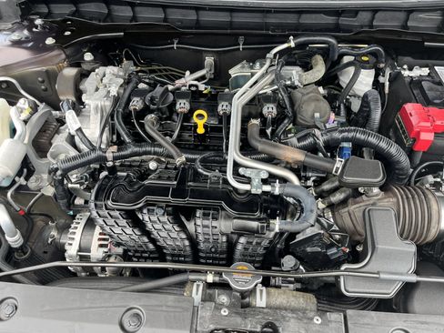Used 2025 Nissan Altima 2.5 SV FWD image 33