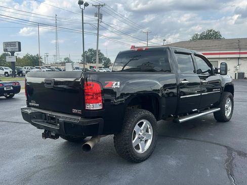 Used 2011 GMC Sierra 2500 Denali w/ Suspension Package, Off-Road AWD/4WD image 5