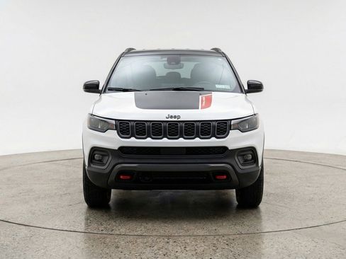 Used 2025 Jeep Compass Trailhawk image 2