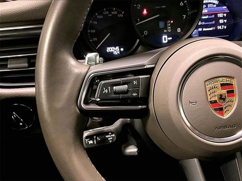 Certified 2024 Porsche Macan image 23