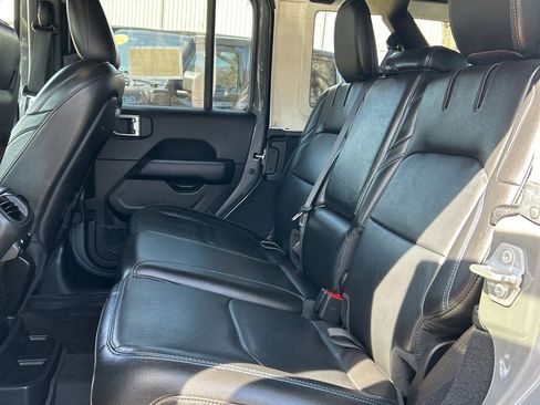 Used 2022 Jeep Wrangler Unlimited Rubicon 4xe w/ Cold Weather Group AWD/4WD image 13