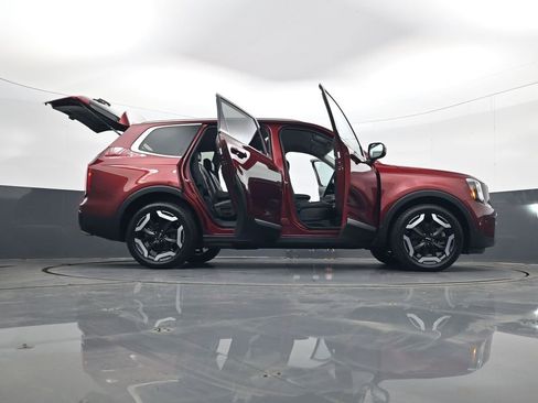 Used 2023 Kia Telluride S AWD/4WD image 34