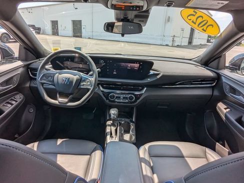 Used 2025 Buick Envista Sport Touring w/ Convenience I Package FWD image 11