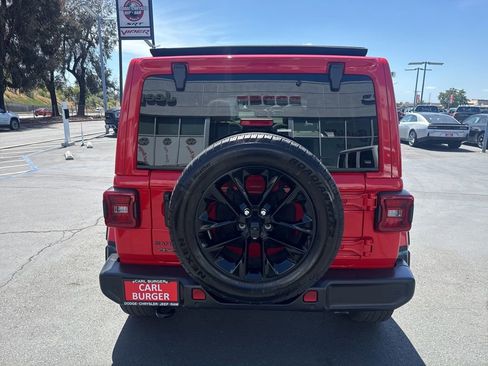 Certified 2025 Jeep Wrangler Unlimited Sahara w/ Safety Group AWD/4WD image 6