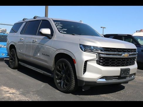 Used 2021 Chevrolet Suburban LS w/ Max Trailering Package AWD/4WD image 4