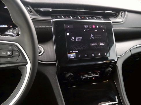 Used 2023 Jeep Grand Cherokee Laredo image 19