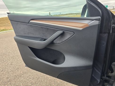 Used 2023 Tesla Model Y Long Range AWD/4WD image 16