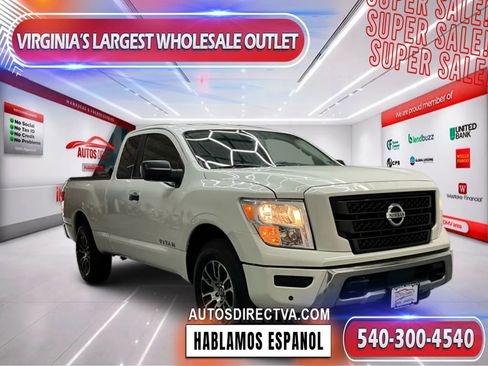 Used 2022 Nissan Titan SV image 2