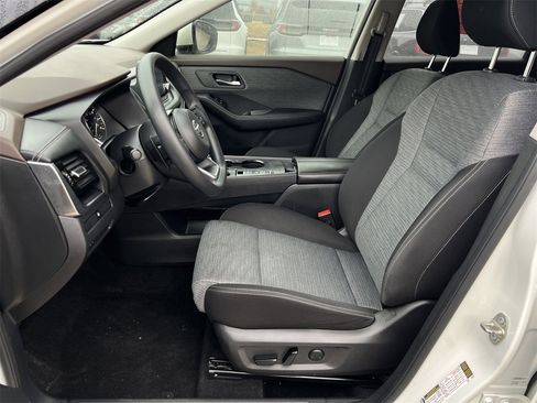 Certified 2021 Nissan Rogue SV image 21