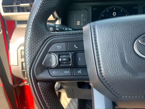 Used 2025 Toyota Tacoma SR5 AWD/4WD image 24