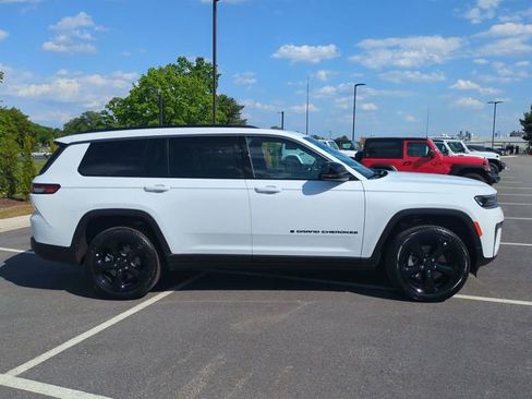 New 2026 Jeep Grand Cherokee L Limited w/ Limited Altitude Package AWD/4WD image 3