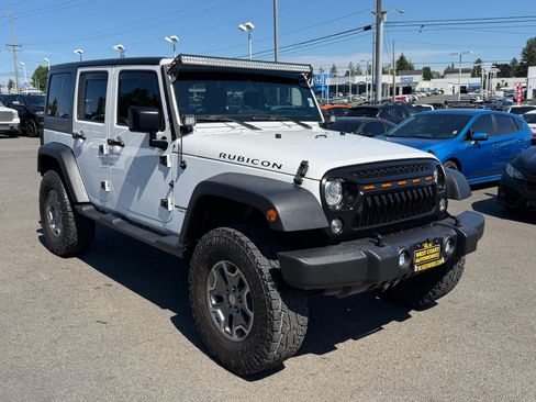Used 2017 Jeep Wrangler Unlimited Rubicon w/ Connectivity Group AWD/4WD image 5
