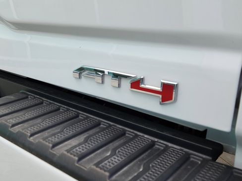 Used 2025 GMC Sierra 2500 AT4 image 10