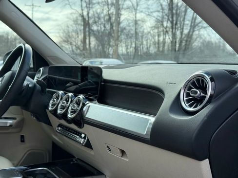 Used 2020 Mercedes-Benz GLB 250 4MATIC image 49