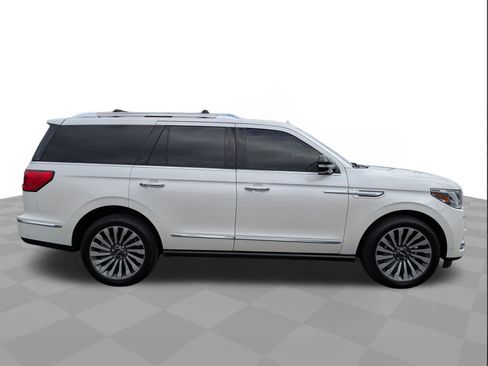 Used 2019 Lincoln Navigator Reserve image 3