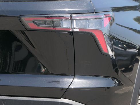Used 2026 Chevrolet Equinox LT FWD image 4