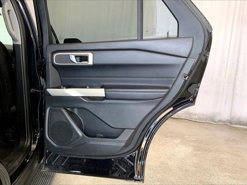 Used 2021 Ford Explorer XLT image 23