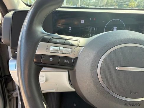 Used 2024 Hyundai Kona Limited AWD/4WD image 17