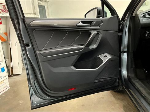 Used 2022 Volkswagen Tiguan SE image 25