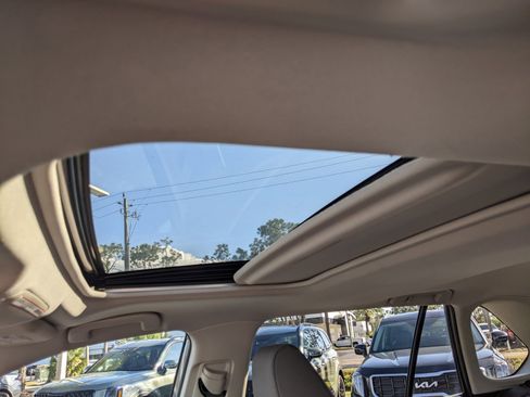 Used 2021 Toyota RAV4 XLE image 18