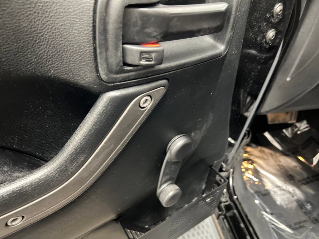 Used 2018 Jeep Wrangler Unlimited Sport w/ Connectivity Group AWD/4WD image 13