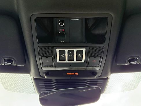 Certified 2025 Land Rover Discovery Dynamic SE AWD/4WD image 28