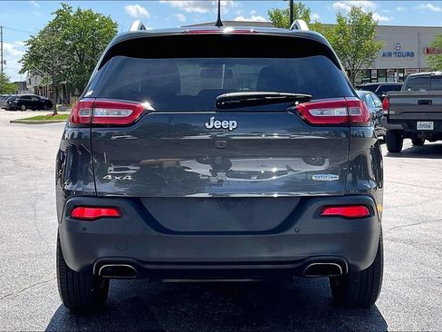 Used 2017 Jeep Cherokee Latitude w/ Safety/Convenience Group AWD/4WD image 3