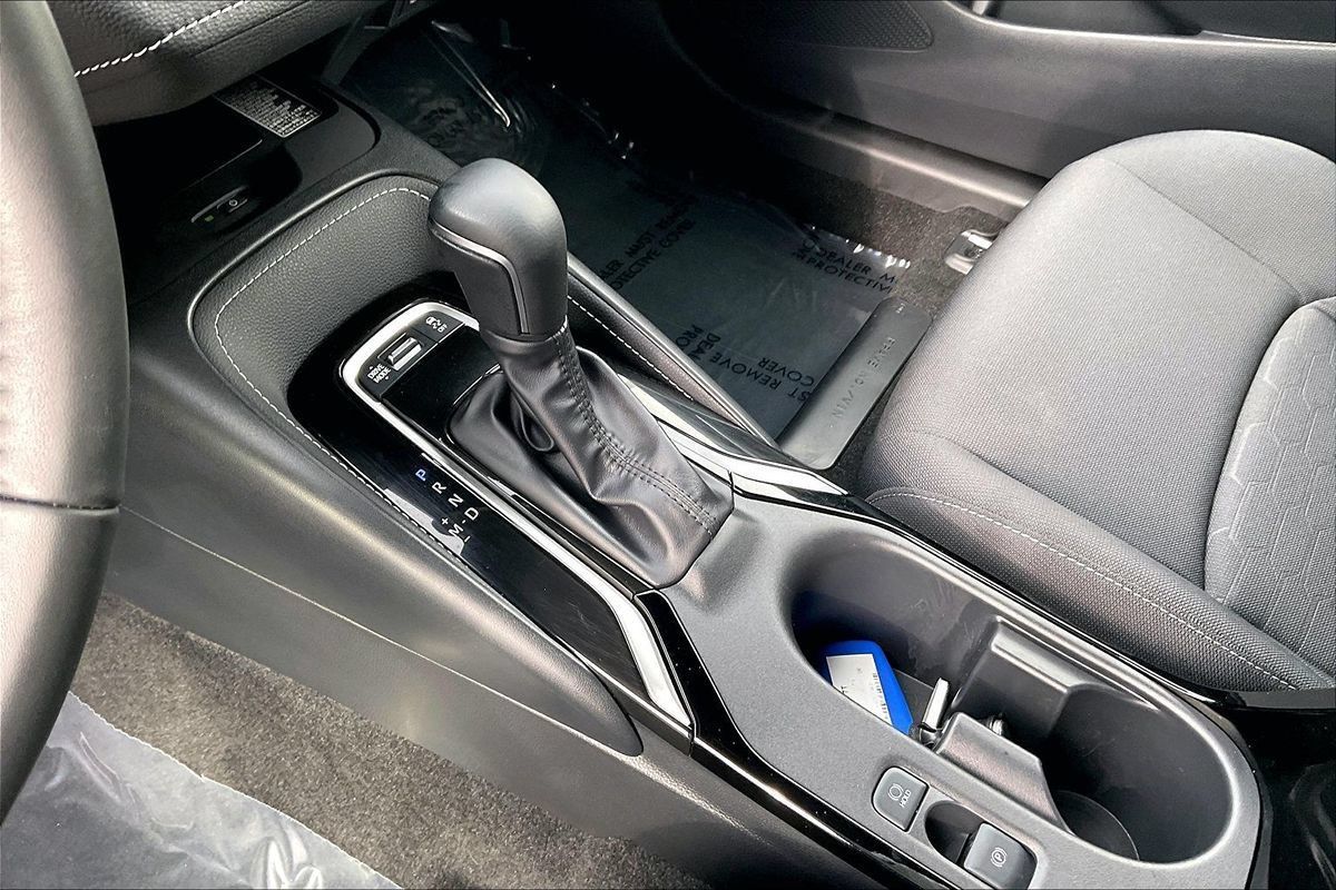 Used 2024 Toyota Corolla SE w/ SE Package FWD image 17