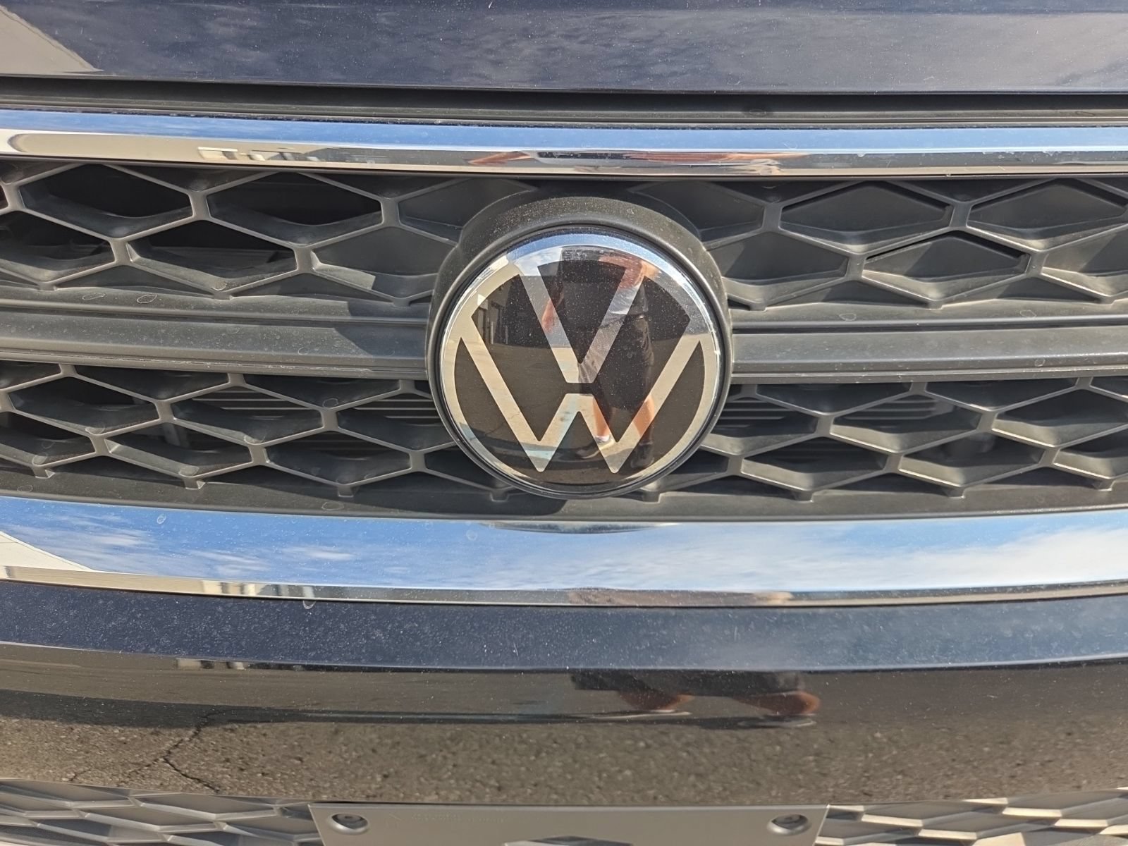 Certified 2024 Volkswagen Taos SE w/ Black Wheel Plus Package AWD/4WD image 14