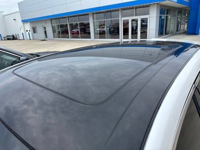 Used 2016 Lincoln MKX Reserve w/ Luxury Package AWD/4WD image 2