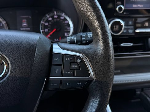 Used 2020 Toyota Highlander L FWD image 34