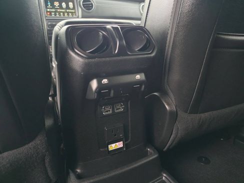 Used 2018 Jeep Wrangler Unlimited Sahara AWD/4WD image 32