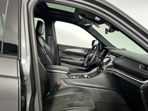 Certified 2025 Jeep Grand Cherokee L Altitude image 29