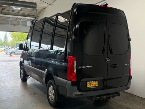 Used 2019 Freightliner Sprinter 2500 AWD/4WD image 3