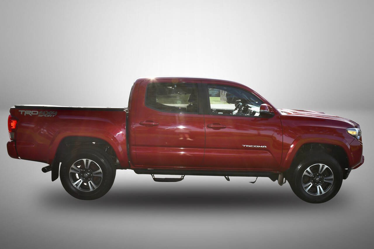 Used 2017 Toyota Tacoma TRD Sport w/ Premium & Technology Package AWD/4WD image 8