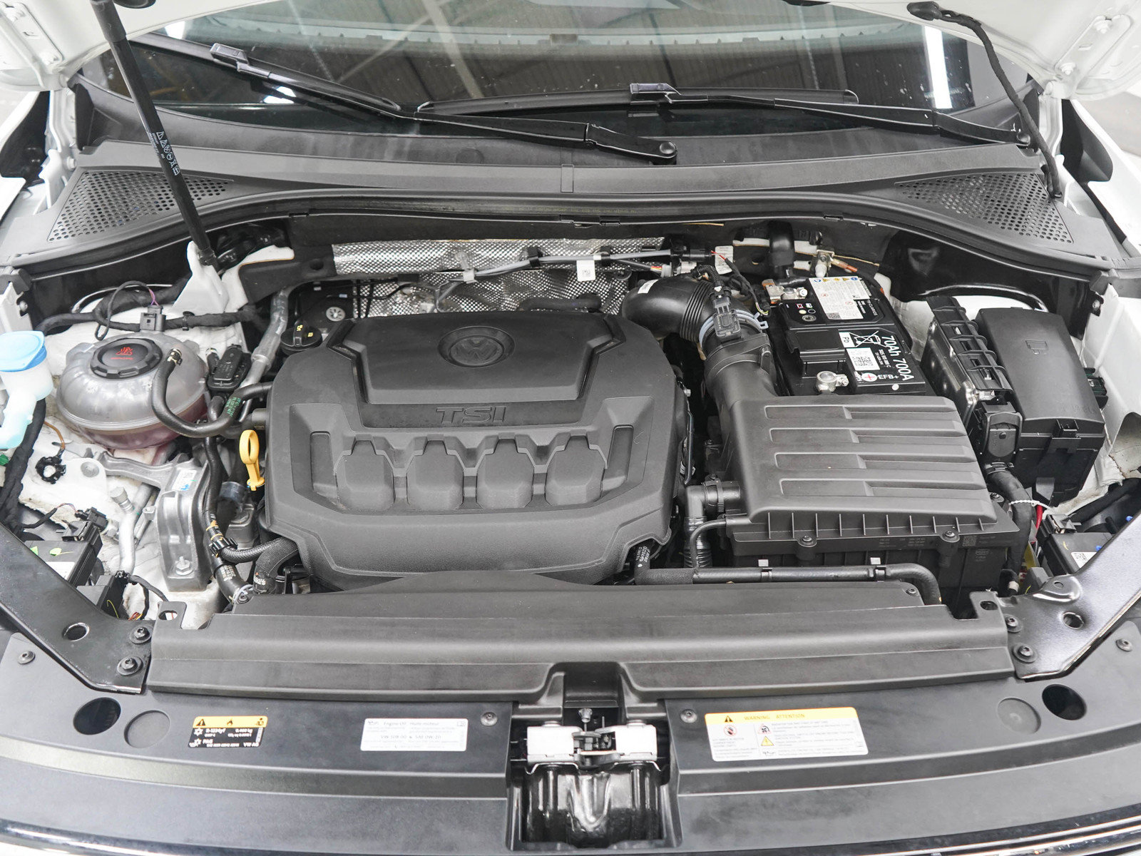Used 2024 Volkswagen Tiguan SEL R-Line AWD/4WD image 31