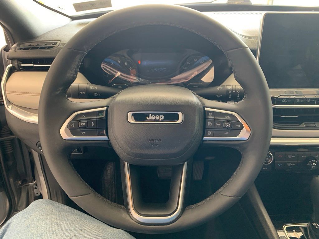 Used 2023 Jeep Compass Limited AWD/4WD image 4