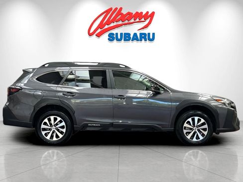 Used 2025 Subaru Outback Premium image 3
