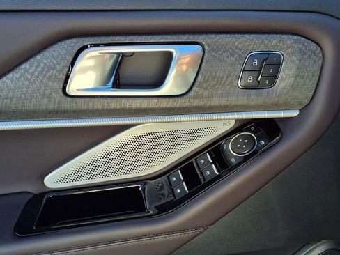 New 2026 Ford Explorer Platinum image 11