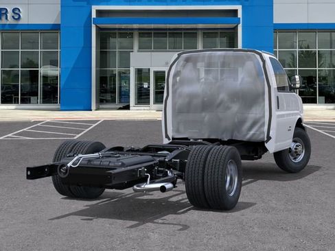 New 2025 Chevrolet Express 4500 w/ Power Convenience Package image 4
