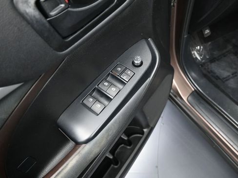 Used 2019 Toyota Highlander LE FWD image 13