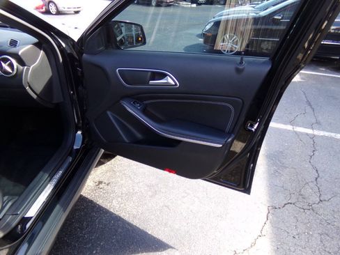 Used 2016 Mercedes-Benz GLA 250 image 31
