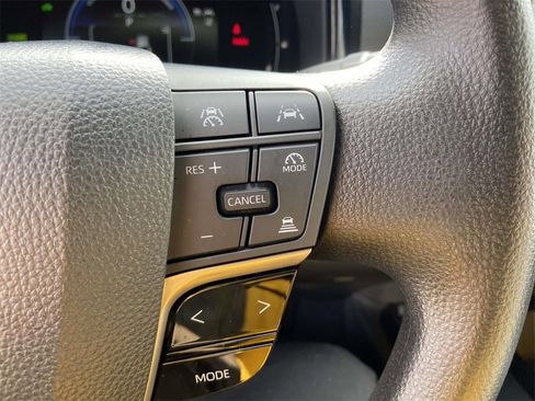 Used 2025 Toyota Camry LE image 31