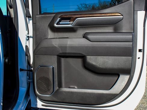 Used 2025 GMC Sierra 1500 Elevation image 12