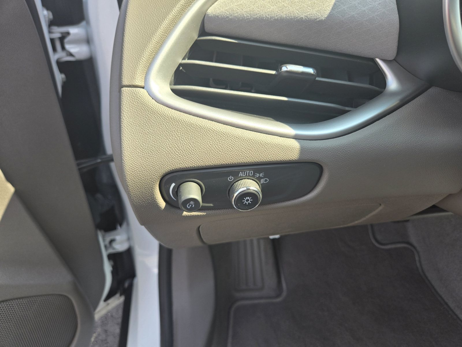 Used 2022 Chevrolet Malibu LS FWD image 13